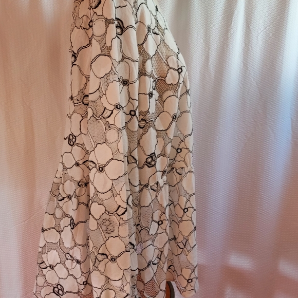 Lane Bryant Womens's Top Size 22 White Floral Semi Sheer Peplum Boho Whimsigoth - Picture 3 of 13